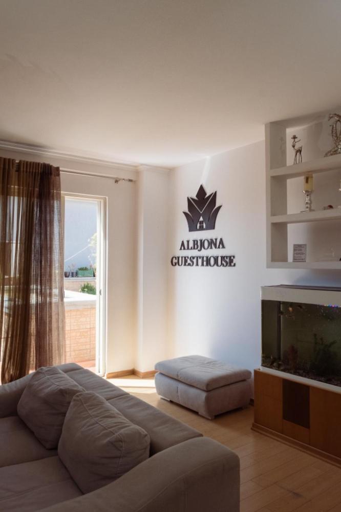 Albjona Guesthouse Тирана Екстер'єр фото