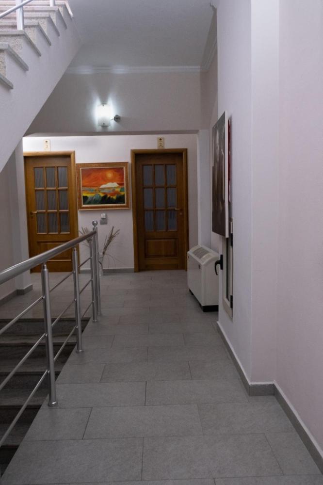 Albjona Guesthouse Тирана Екстер'єр фото